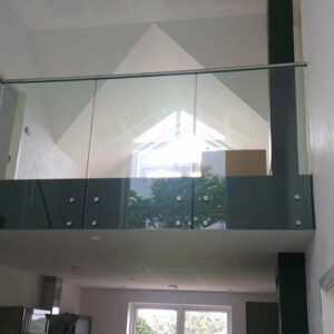 Glasværn til trappe