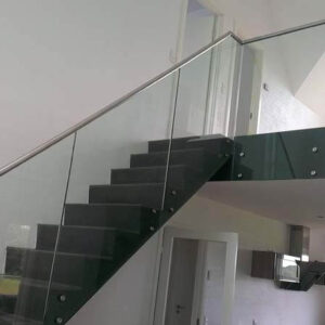 Glasværn og glasgelænder til trappe